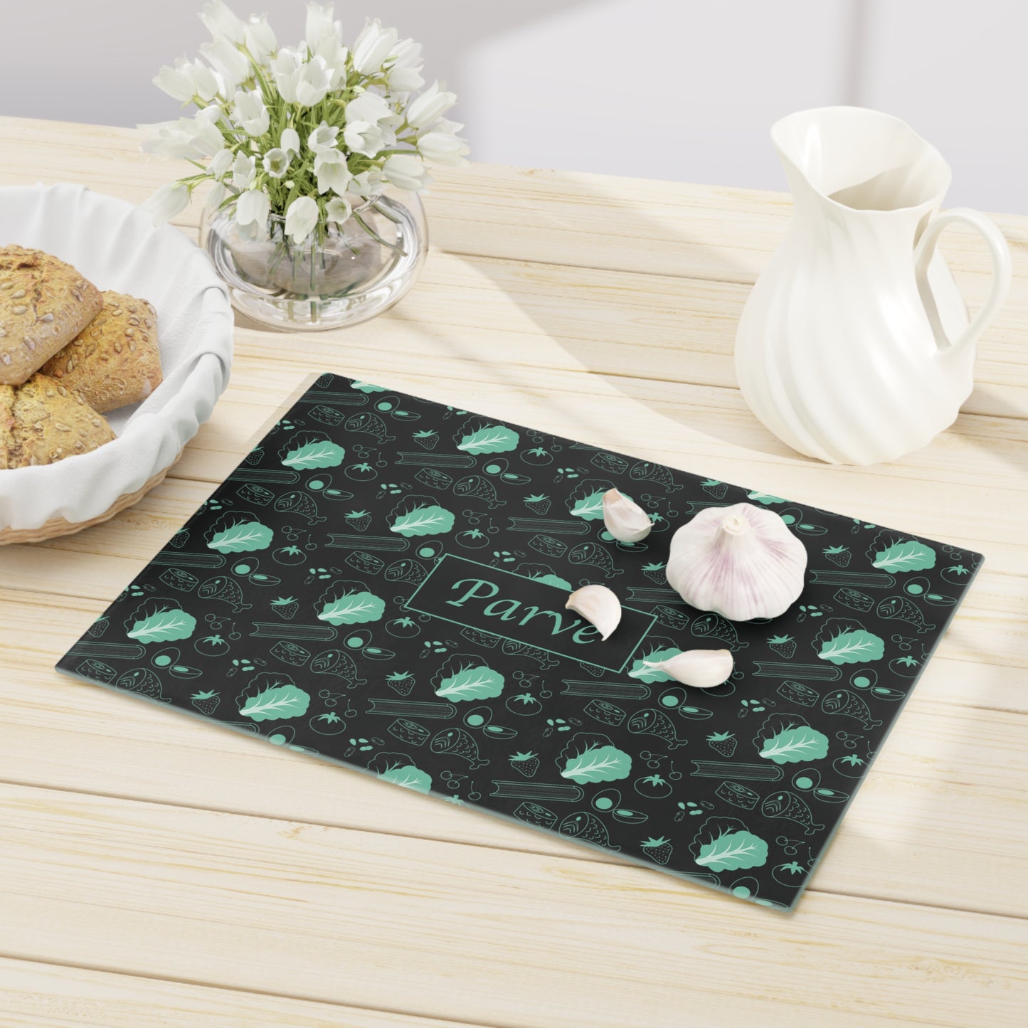 Parve Cutting Board in Black